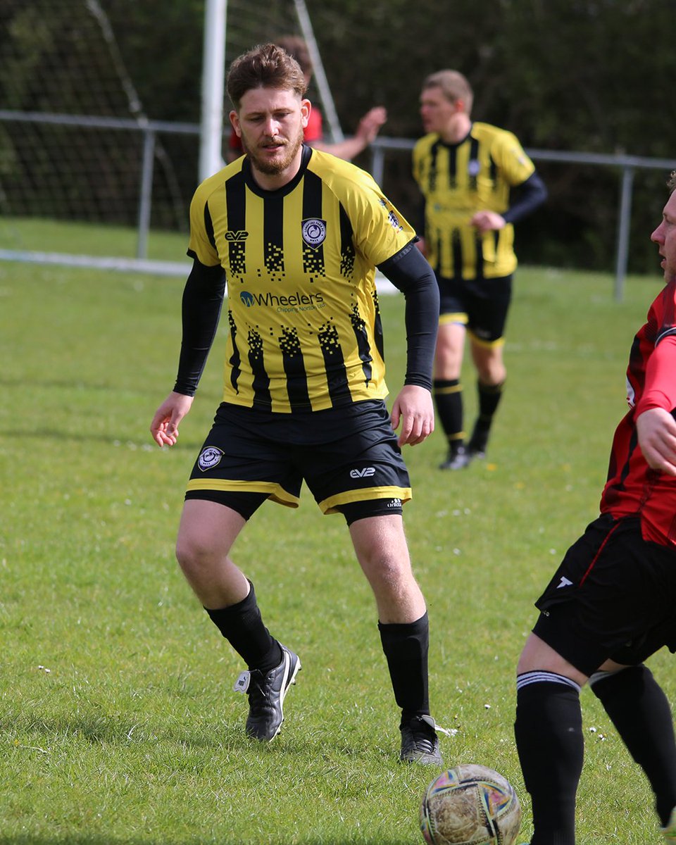 ev2sportswearuk's tweet photo. The @LongfordParkFC Veterans and Vixens both recently in action wearing their EV2 playing kit! 💥

Get your club match-ready with the EV2 Online Kit Builder 👉 https://t.co/nBlnuE9D4B

🛒: https://t.co/ogBzWxSI3Z
📷: Jay Lally

#EV2 | #DesignWithoutLimits https://t.co/FcdnfqCuW7