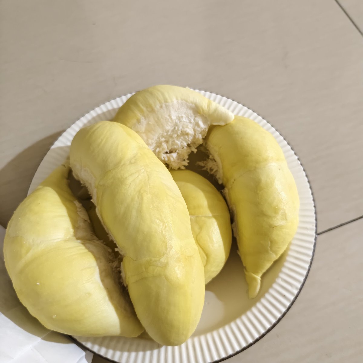 UIUI11115487's tweet photo. 让我好好吃饭 然后都喜欢瘦的是吧 https://t.co/NKp6S9ahhc