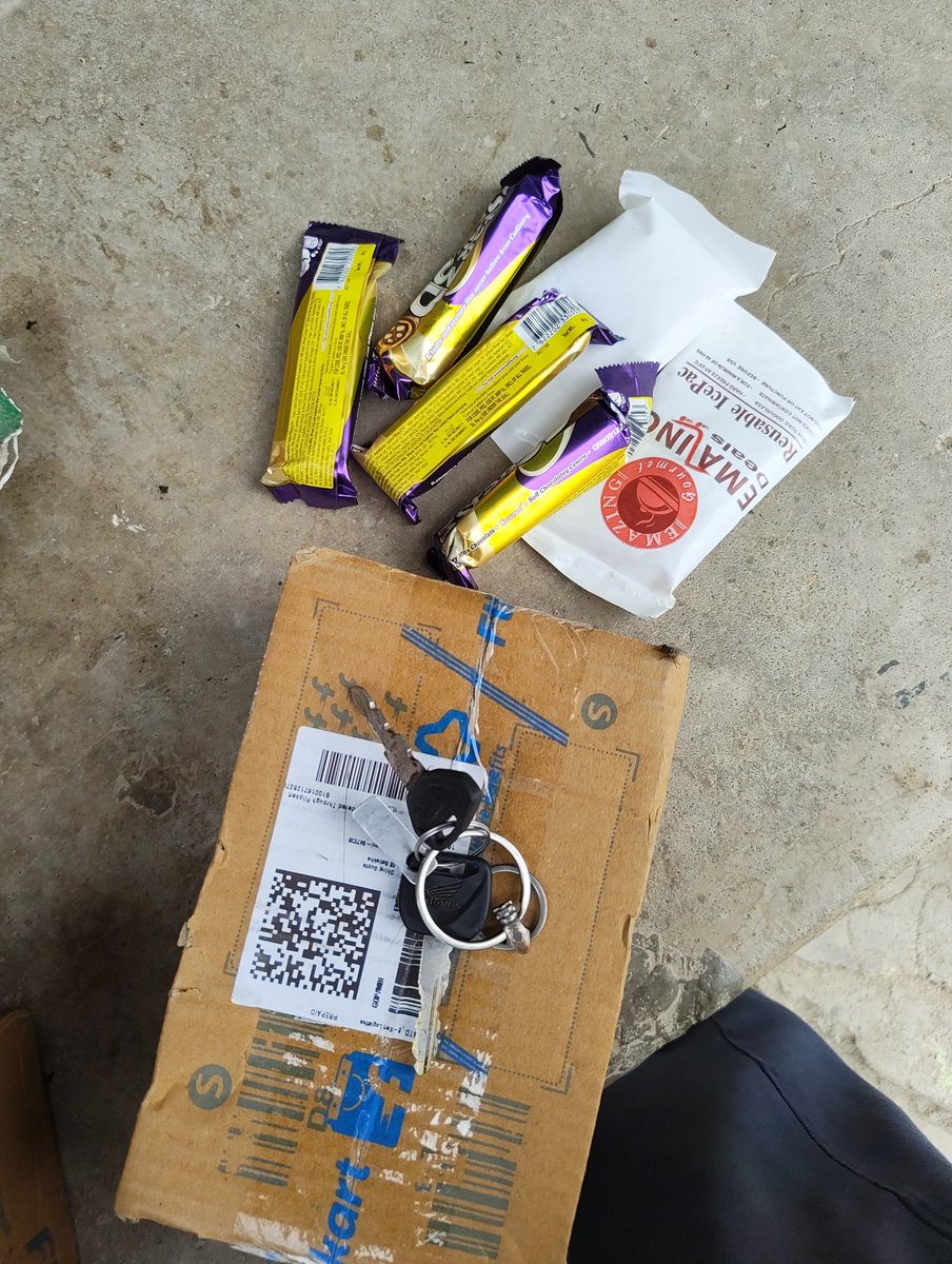 Drj_gupta10's tweet image. Very disappointed with . Ordered chocolates twice, both times received empty/open boxes during open-box delivery, so I refused. Later, multiple orders again had opened packages with wrong items. This is unacceptable. Please fix this immediately.
@Flipkart O-i=OD337265722195892100