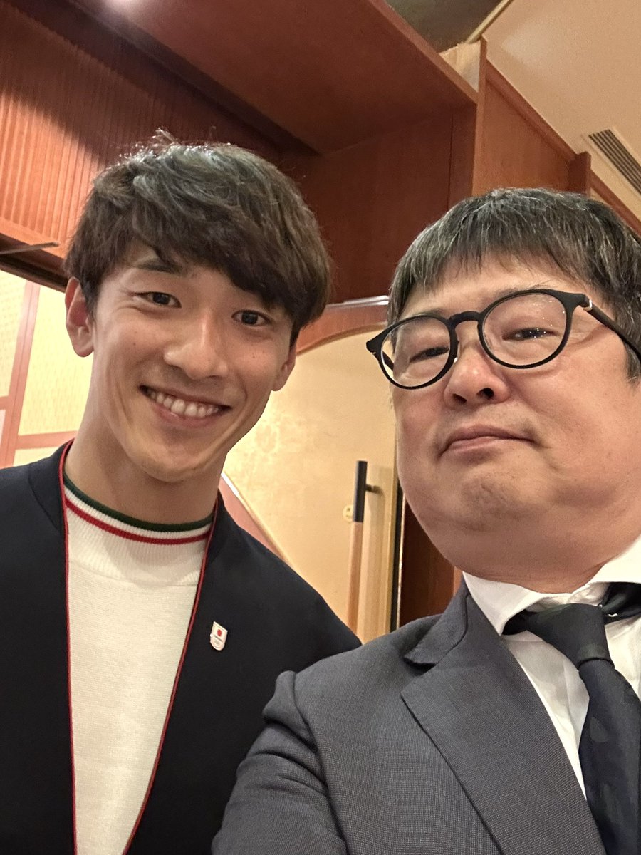 今日はJSF主催のミラノ・コルティナ東京オリンピックメダリスト•入賞者ならびに令和7年度優秀選手表彰祝賀会に来ています。
先日の市長杯でお世話になった、渡邉啓太選手と再会できました。