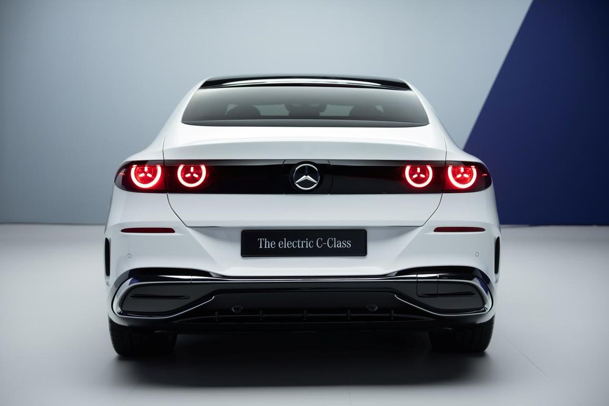 WebMotorMagazin's tweet image. メルセデス･ベンツ、新型CクラスBEVを発表。
「究極の電動ミドルセダン」としてSクラスに迫るか？

web.motormagazine.co.jp/_ct/17835732

#メルセデスベンツ #Cクラス #BEV