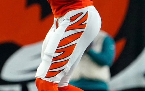 _thejonathanv's tweet photo. @ZachCohenFB Just need the Bengals to tweak their wardrobe to NOT include the finding Nemo pants https://t.co/MJOFpuhxIg