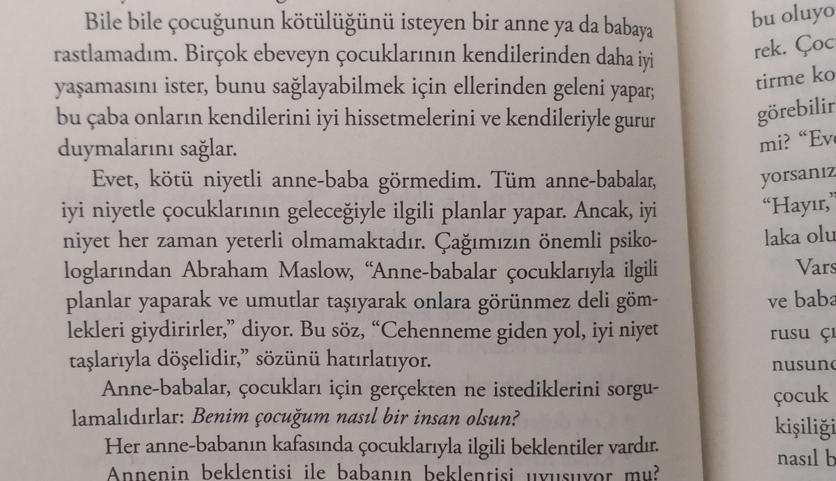 glshsrck's tweet photo. "Anne-babalar çocuklarıyla ilgili planlar yaparak ve umutlar taşıyarak onlara görünmez deli gömlekleri giydirirler."
Abraham Maslow
Bir cümleyle dehşete düşmek, beyinde çakan şimşekler. Bir insan yetiştirmek ne kadar zor bir işmiş. https://t.co/DZeBtLvc6t