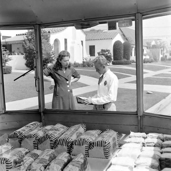 Ivycottagebaker's tweet image. Bread van picture of the day @WeirsSusan @oakroyd #bread #bakery #breid #history #heritage