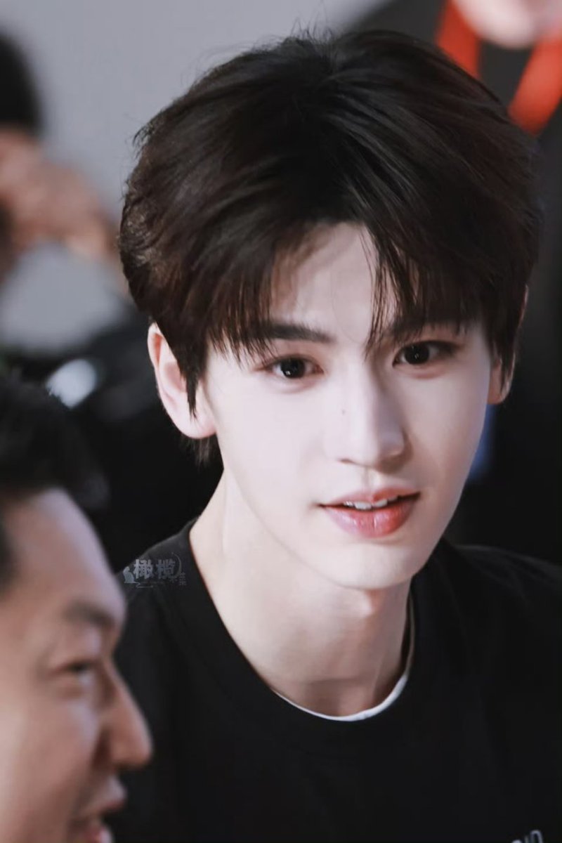 PanSuphakh's tweet photo. ความหล่อ
      Vs
ความน่ารัก
ของจางกง
🥰
#จางหลิงเฮ่อ 
#zhanglinghe
Cr.ในรูป https://t.co/QfX8ooYYDF