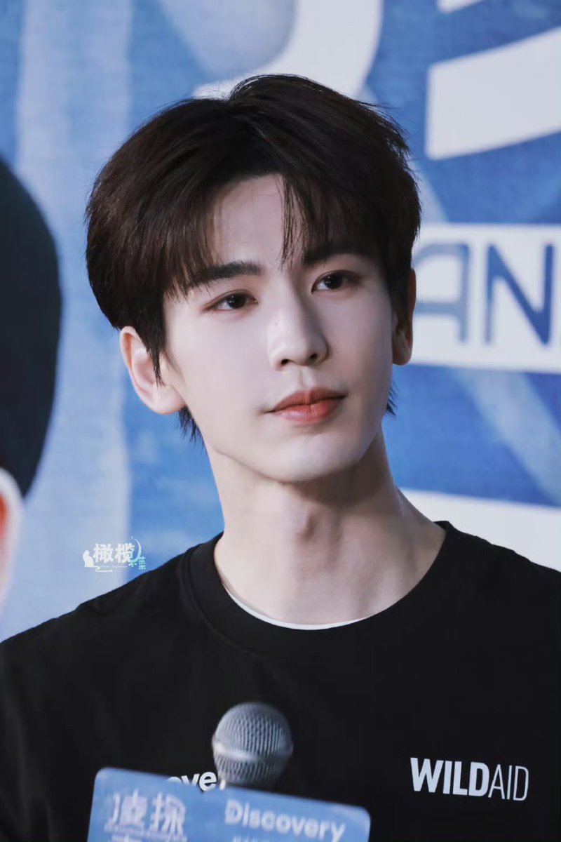 PanSuphakh's tweet photo. ความหล่อ
      Vs
ความน่ารัก
ของจางกง
🥰
#จางหลิงเฮ่อ 
#zhanglinghe
Cr.ในรูป https://t.co/QfX8ooYYDF