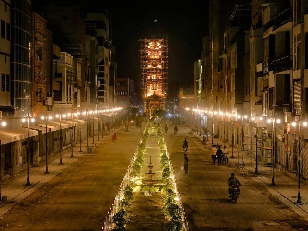 developingpak's tweet image. Katcheri Bazaar Faisalabad 

فیصل آباد کی پہچان، تاریخی گھنٹہ گھر اور اس سے ملحقہ 
بازاروں کی قدیم شان و شوکت کی بحالی کا مشن تیزی سے تکمیل کی جانب گامزن ہے۔

#Faisalabad #KatcheriBazaar #Punjab #Pakistan #GhantaGhar 🇵🇰