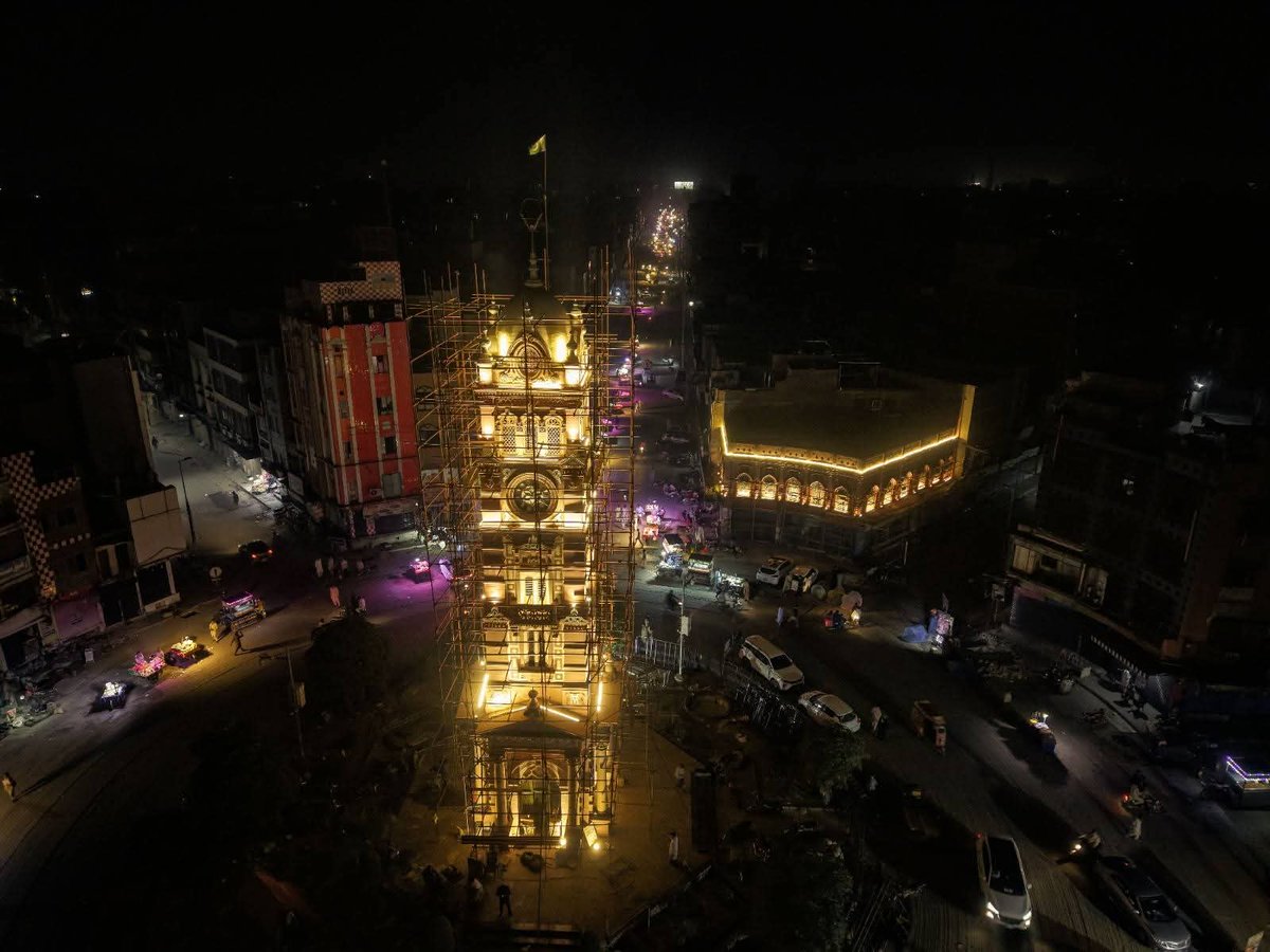 developingpak's tweet image. Katcheri Bazaar Faisalabad 

فیصل آباد کی پہچان، تاریخی گھنٹہ گھر اور اس سے ملحقہ 
بازاروں کی قدیم شان و شوکت کی بحالی کا مشن تیزی سے تکمیل کی جانب گامزن ہے۔

#Faisalabad #KatcheriBazaar #Punjab #Pakistan #GhantaGhar 🇵🇰