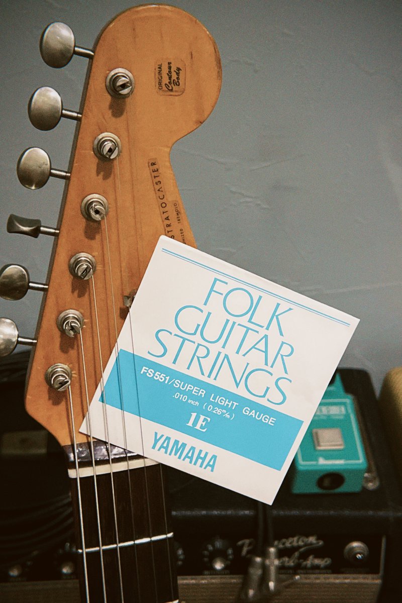 ペグ交換したら1弦を張るのに失敗したので急遽218guitars(<a href="/218Guitars/">218 Guitars</a>)さんへ
こういう時に単品で購入できるのはとても助かる
そして弦交換のコツを教えてもらい無事完了😎