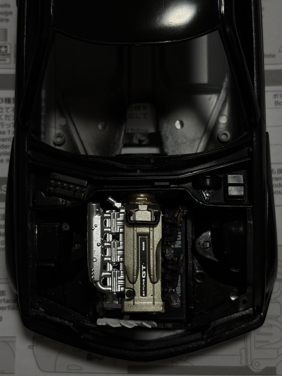 who324's tweet photo. タミヤ1/24ベンツ500SEC

車高位置決めました！内装はNATOブラック。ドアの内張りは大理石模様のカッティングシート🤪
次はエンジンへ進めますm(_ _)m３枚目はオアソビのGTRエンジンを載せてみた🤣

#カーモデル
#タミヤ
#500SEC
#ケーニッヒベンツ https://t.co/M9OIIPquL4