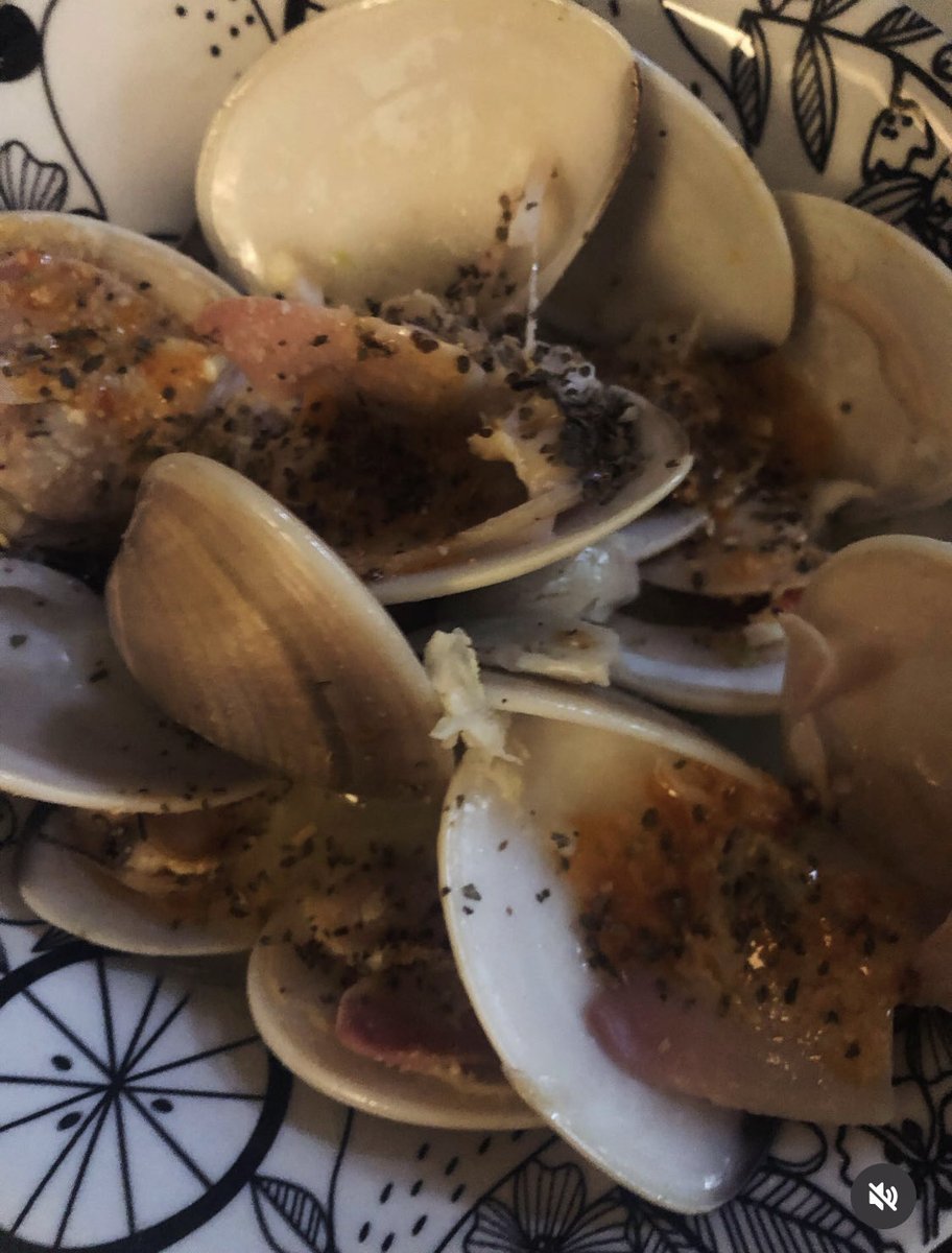 TakakoIkehpx3's tweet image. EASY COOKING❤️
STEAMED CLAMS with SPICY ORIENTAL VINAIGRETTE ❤️
#clams #homecooking #recipe #chilibeansauce ⚜️