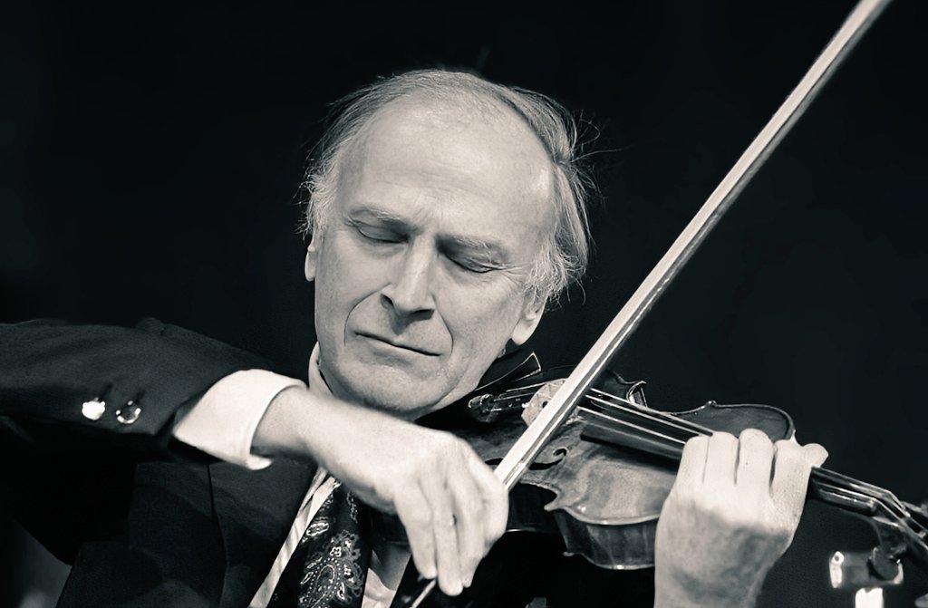 ConrothN's tweet image. Today we celebrate the 110th anniversary of the birth of the legendary violinist #YehudiMenuhin, born in #NewYork on April 22, 1916 🎂🎻🎶

The International Yehudi Menuhin Foundation was created in 1991 by Menuhin in #Brussels to give a voice to the voiceless through the arts 🎶