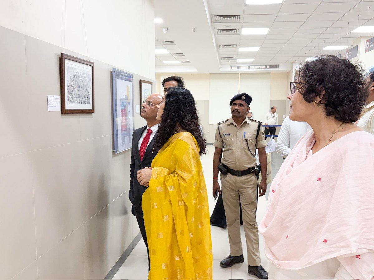 IccrPatna's tweet image. On the 3rd day of her visit to Bihar,  DG ICCR Smt. K. Nandini Singla visited ICCR Regional Office Patna and reviewed the office's functioning and cultural outreach. She also visited the #Passport Seva Kendra Patna, appreciating the #painting #exhibition “Patna Through Ink and