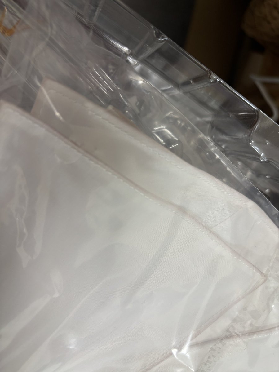 tomogu57's tweet photo. せっかく届いたのにマントの中身の針金からサビが‥問い合わせしたけどどうなることやら

未開封で変色って😭

対応してくれるかな？

#ウィングガンダムゼロ　クロークドカスタム
#プレミアバンダイ
#マント
#不具合 https://t.co/Si4DrvTMip