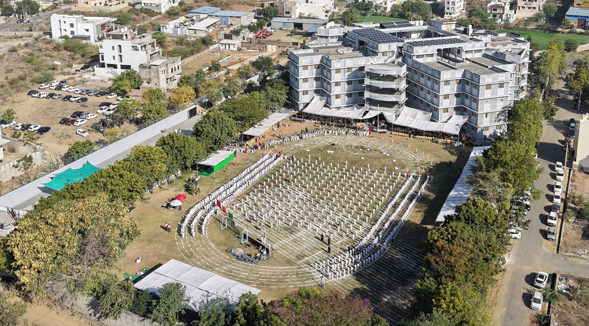 InfraEconoTech's tweet image. In Udaipur, an 8-year-old died after a pole fell on him at a Christian-run school. The school charges ₹15,000 a month, owns 5–10 acres of land worth around ₹200 crore, yet failed to provide basic safety and is refusing CCTV footage. #Justice #SchoolSafety