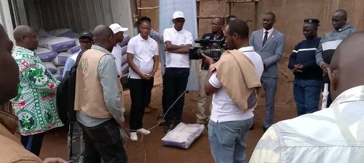 GitegaVuturaa's tweet photo. 1.#Burundi. Dans le but de soutenir les travaux d’extension de ses infrastructures, le 18/4/2026, la société d’assurance Royal Insurance Company Non Vie(#RIC NV) a offert 100 sacs de ciment à l’Université des Sciences Polyvalentes de #Gitega(#USPG en sigle).
@GeneralNeva
@MENRS4 https://t.co/AKEW7aopQr