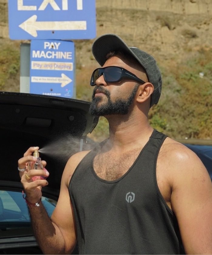 sumanthrao006's tweet image. I definitely recommend PinkFriday2 perfume. 
@NICKIMINAJ did a good job on this one.
It’s floral scented. 
Last longer on skin. 
Men can wear it too, if you wanted to be complimented by women.😋

#Pinkfridayperfume #NickiMinaj #PinkFriday2