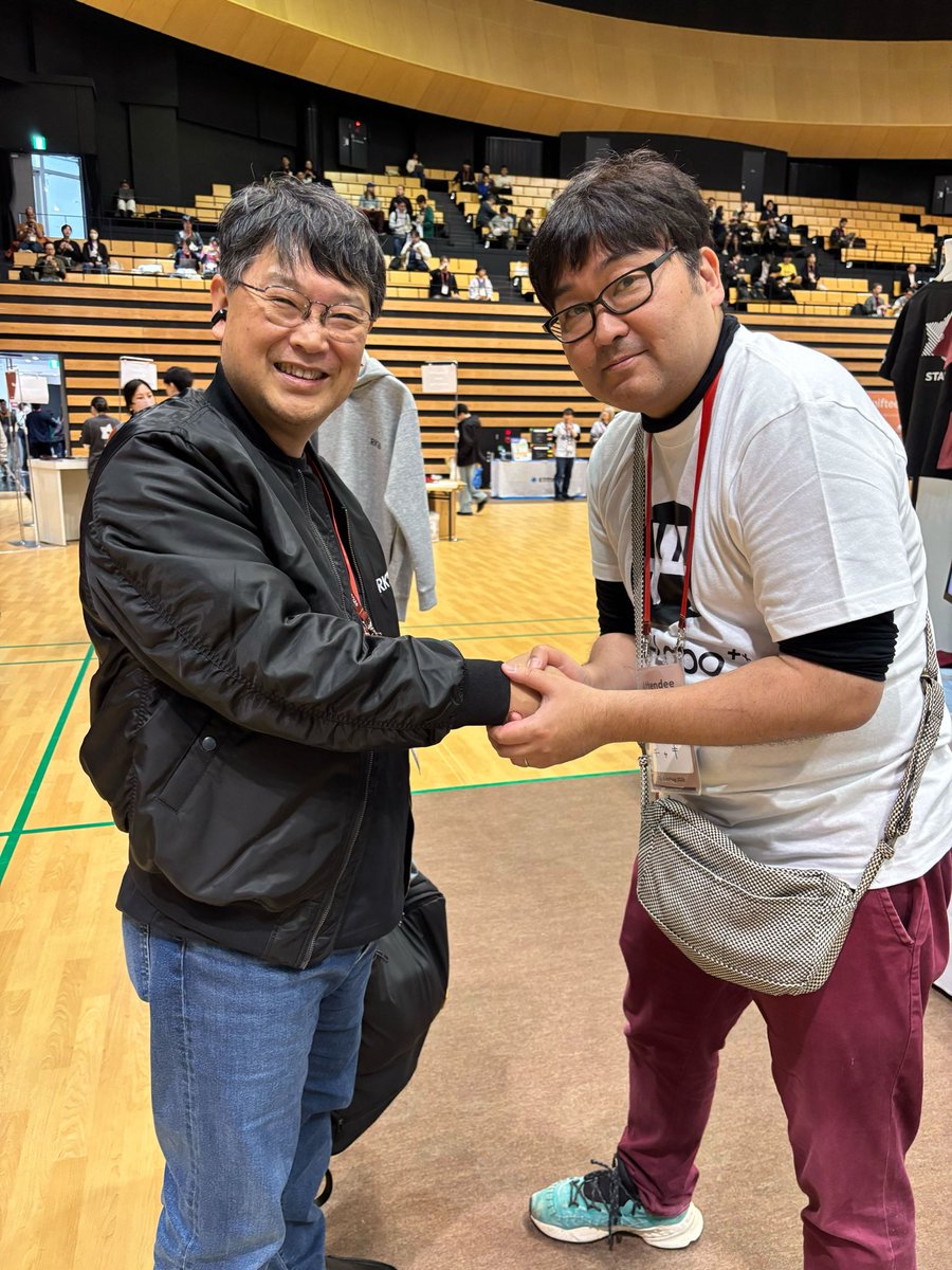 MatzさんがGaji-Laboブースに来てくださいました🎉ありがとうございます！！
Committer 限定のMA-1 を気に入ってくださってうれしいです✨
#rubykaigi