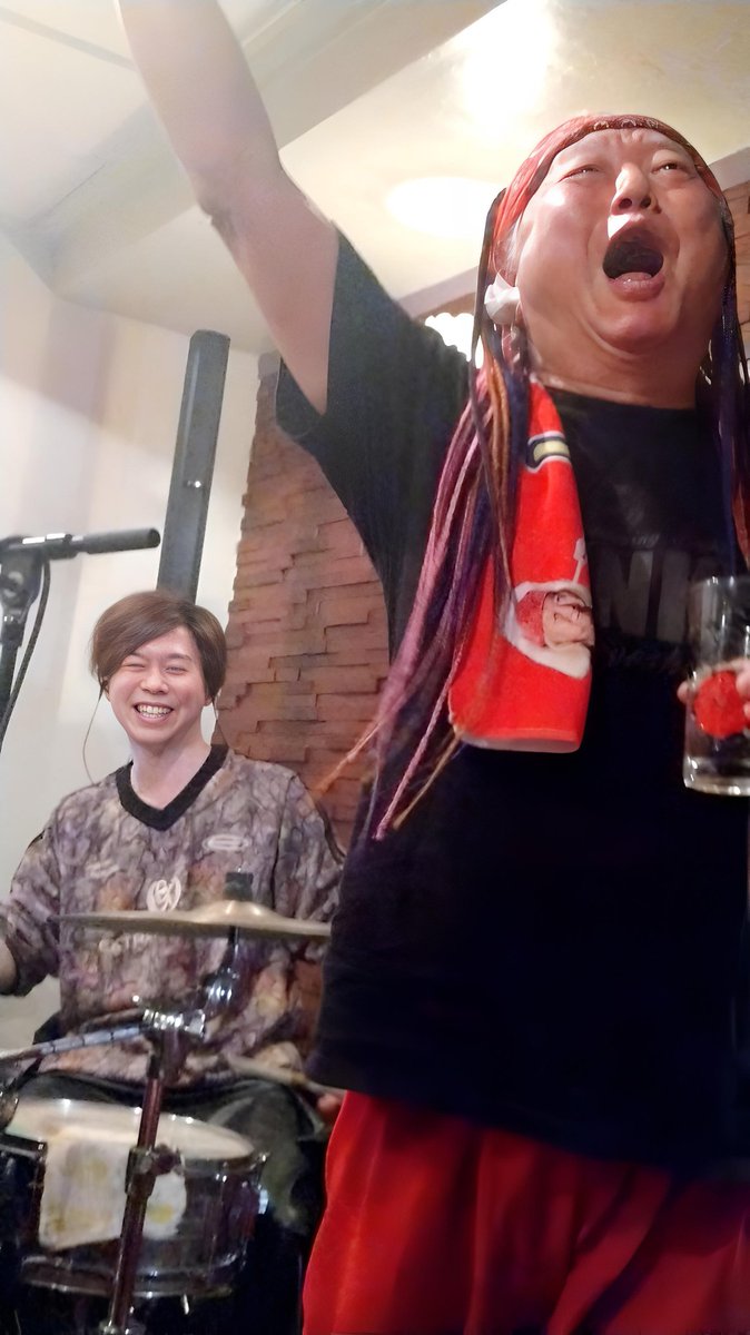 ab_labo_17's tweet photo. ファンキーさんとの師弟関係が分かるお写真
Pic❶賀川くんを盛り上げる師匠
Pic❷師匠の隣で緊張する賀川くん
Pic❸作詞した曲を知らないというファンキーさん
Pic❹仲良くコラボした2人

これからもでっかい背中を追いかけていこう👊🏻🔥  ̖́- https://t.co/qNcqcx71v0