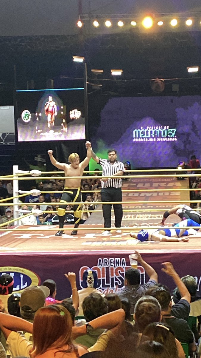 Más Lucha tweet media