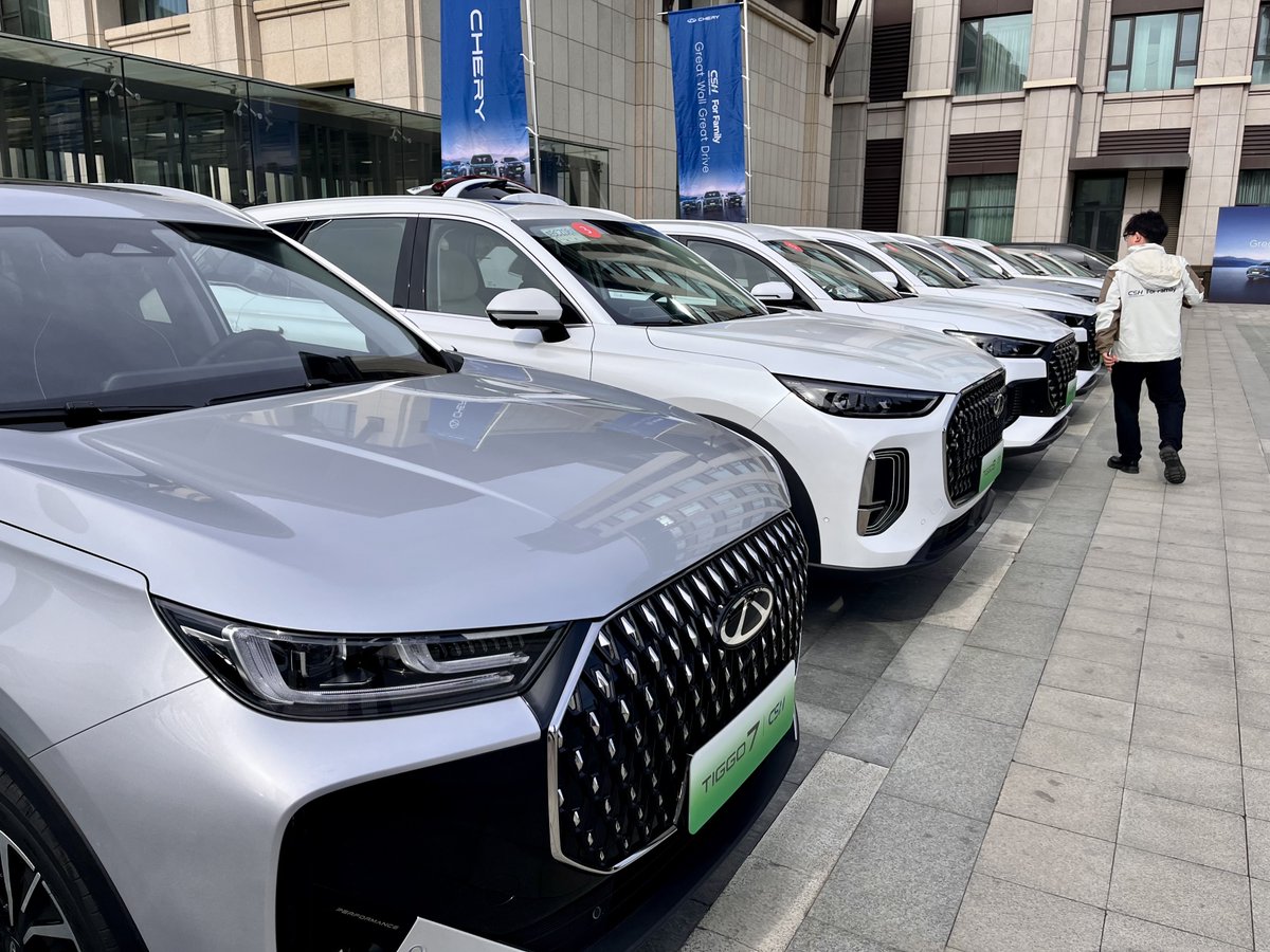 AutoTraderSA's tweet image. Reporting from the Great Wall Great Drive in Chengde, China. We are testing the Tiggo 8 CSH #PHEV and previewing the new #CheryQQ EV heading to SA. With #fuel prices rising, would you switch to an EV or a plug-in hybrid? Let us know!

#Chery #GreatWallGreatDrive 
@SA_Chery