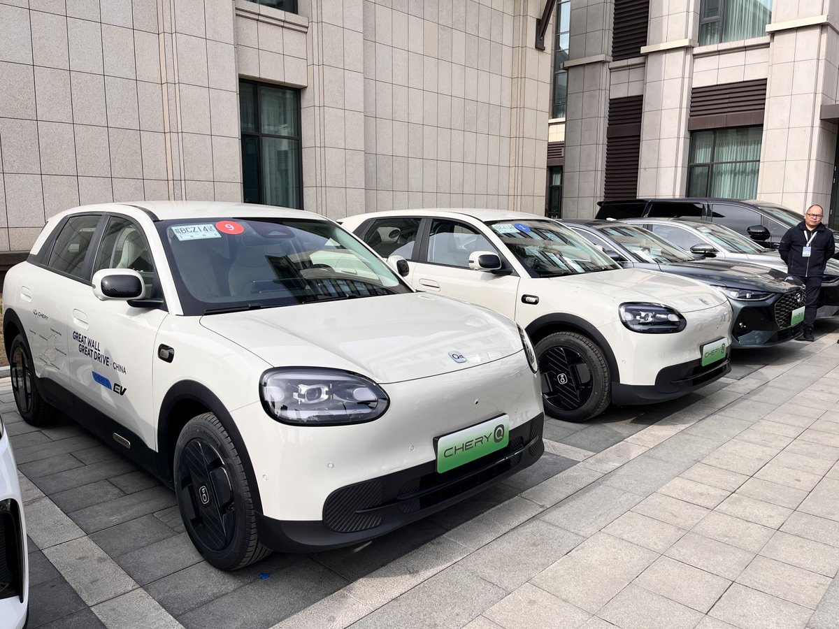 AutoTraderSA's tweet image. Reporting from the Great Wall Great Drive in Chengde, China. We are testing the Tiggo 8 CSH #PHEV and previewing the new #CheryQQ EV heading to SA. With #fuel prices rising, would you switch to an EV or a plug-in hybrid? Let us know!

#Chery #GreatWallGreatDrive 
@SA_Chery