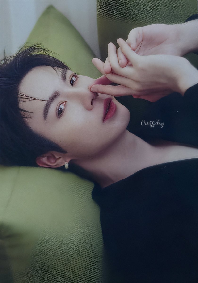 fey_cross tweet media