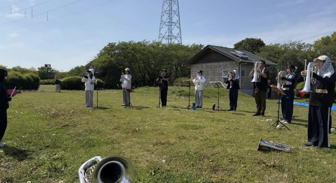 日曜日の練習風景です！
バッテリーレッスンがあり、基礎力強化をしました🔋
音が揃うと気持ちがいいです☺️
新年度一発目の本番に向けて動き出しています🏃💨続報をお待ちください🌲
まだまだメンバー大大大募集中です‼️
見学・体験申し込みはこちらから💁
soniclancers.jimdofree.com/contact/
#SONICLANCERS