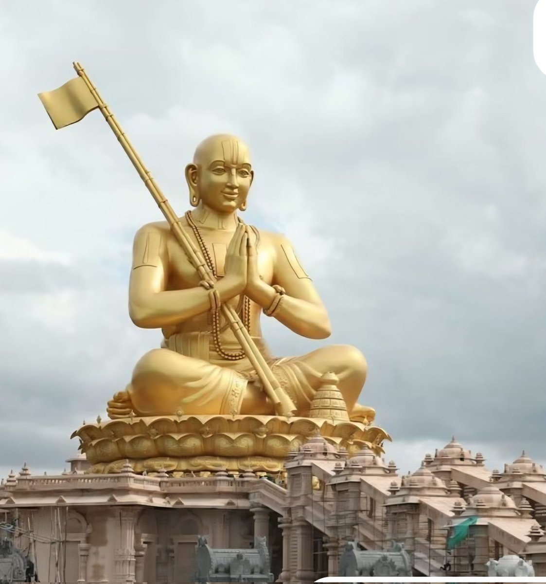 विशिष्टाद्वैत वेदांत के प्रवर्तक,महान संत श्री #रामानुजाचार्य जी की जयंती पर उनके चरणों में सादर नमन

परमपूज्य गुरु श्री रामानुजाचार्य जी भारत की एकता,अखंडता एवं समानता के वृहद् प्रेरणा पुंज हैं।आपके पुण्य विचारों की ज्योत अनंतकाल तक सभी को मानवता के कल्याण का मार्ग दिखाती रहेगी।
