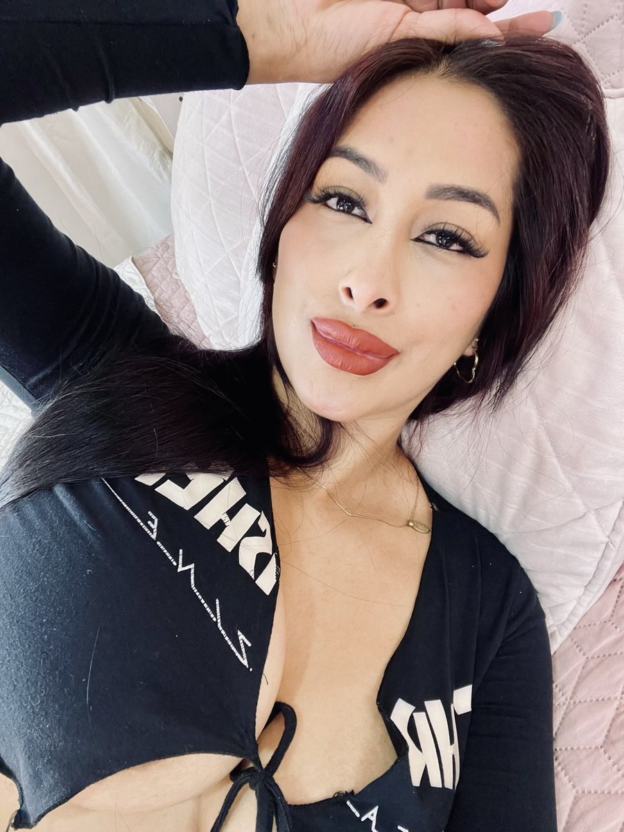 ImLau_'s tweet photo. Hey Guys! I'm now LIVE on
@Stripchat
. Come play with me! 😈 #stripmenow #stripchat #stripchatlive 📷 https://t.co/10BuUwFSOr