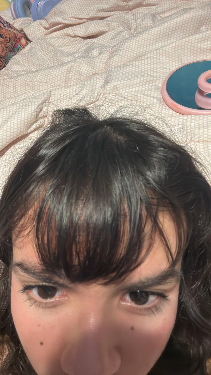 Me lo corto recto y igual se hace en forma de v y pienso que estoy tirando mucha aura