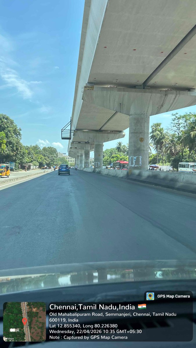sivasalo84's tweet photo. @cmrlofficial is there a technical challenge in achieving even roads from Siruseri to Semmacheri? Entire road is either with ups and down or with pot holes. Gives us off-road experience. Requesting immediate help to address this @OMRupdates @fomrra https://t.co/2IyHhoVNIk