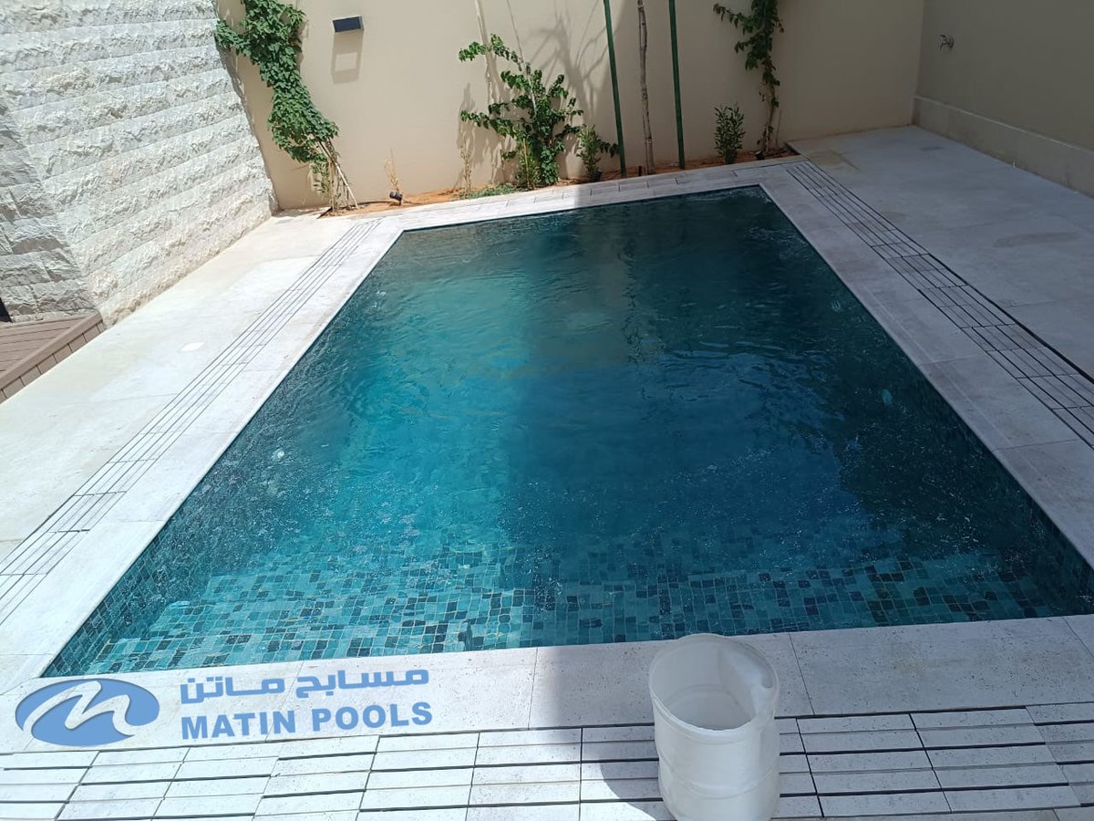 Matin_Pools's tweet photo. لا حاجة لتفريغ مياه المسبح وتنظيف السيراميك وتعبئة المسبح مرة أخرى.
مع خدمة معالجة مياة المسبح من #مسابح_ماتن
خلال 48 ساعة يتم معالجة المياة وتطهير الفلتر وانعم بمسبح نظيف وآمن على مدار السنة.
* متوفر عقود عناية بالمسطحات المائية *
#قبل_وبعد #مسطحات_مائية https://t.co/UGInGCNulf