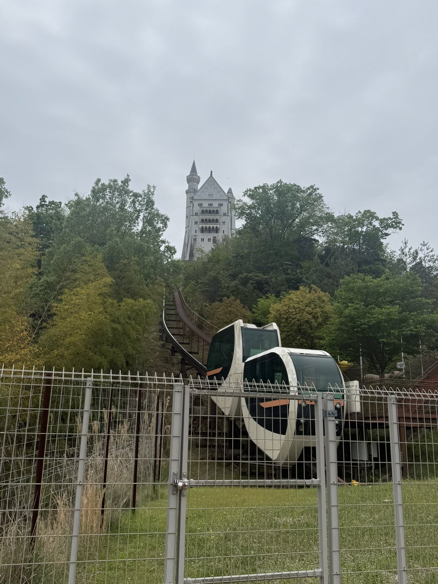 なお　なお tweet media