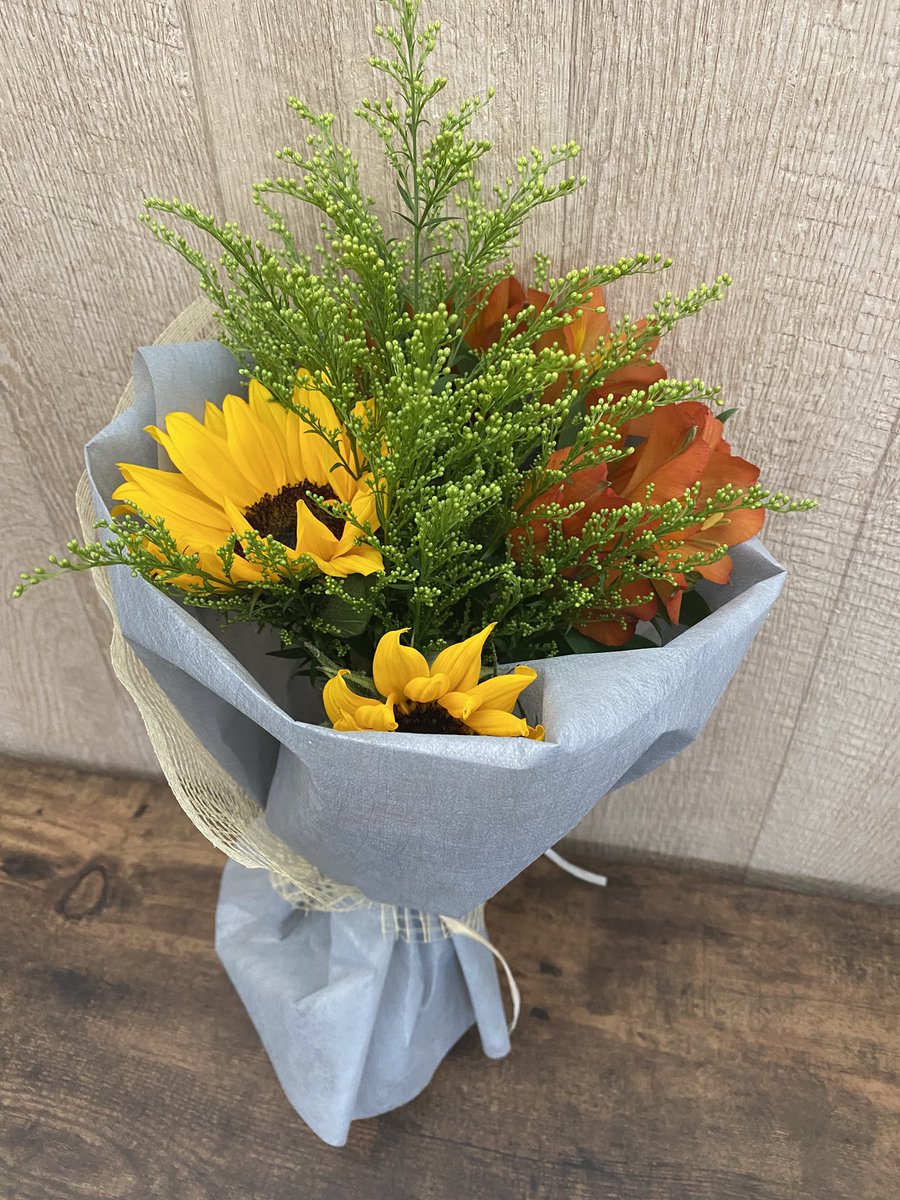yagiya_takando's tweet photo. 普段は言えない『ありがとう😊』を
花束と一緒に💐

10束限定販売となっております
なくなり次第販売終了です🙇‍♀️

※キャッシュレス決済OK🙆‍♀️

#フラワー販売
#感謝の気持ちを込めて
#よい夫婦の日

#ヤギヤエンタープライズ
#ガソリンスタンドで花が買えます
#boostxproject https://t.co/vNhCsjQDcP