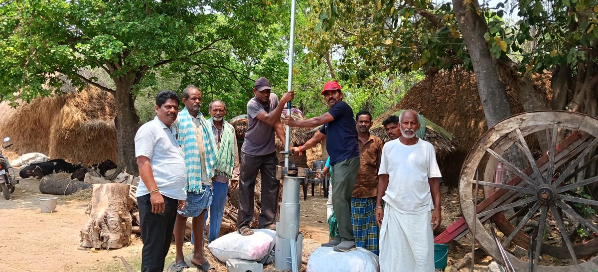 Kalisettitdp's tweet image. ఎచ్చెర్ల నియోజకవర్గం పెంట గ్రామంలో త్రాగునీరు సమస్యపై వెంటనే స్పందించిన విజయనగరం ఎంపీ శ్రీ కలిశెట్టి అప్పలనాయుడు గారు—అధికారుల సమన్వయంతో ఒక్కరోజులోనే బోర్ వేయించి సమస్య పరిష్కారం.

#KalisettiAppalaNaidu #Vizianagaram #PublicService #WaterIssue #GrievanceRedressal