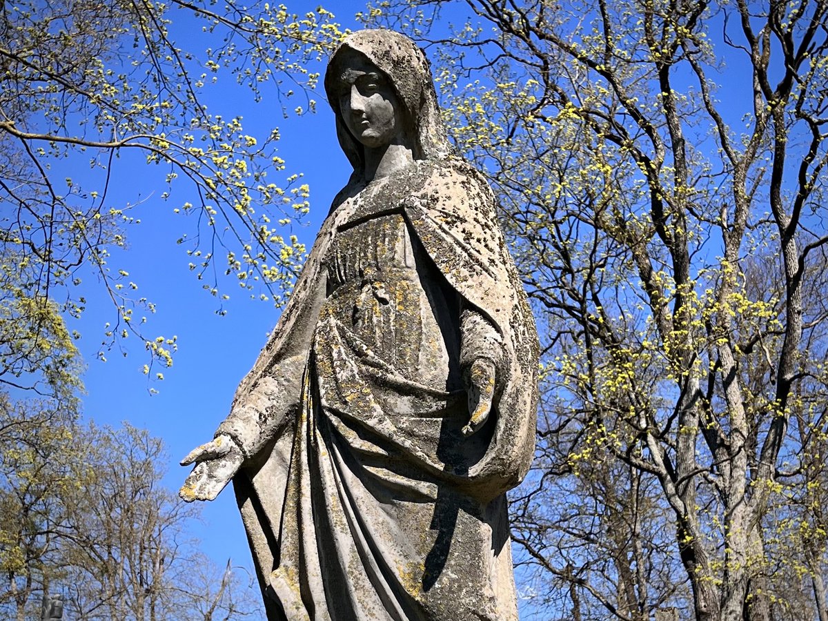 AntonyJohnston's tweet image. Bernadine Cemetery, home to ~14,000 graves, in the Užupis district of #Vilnius