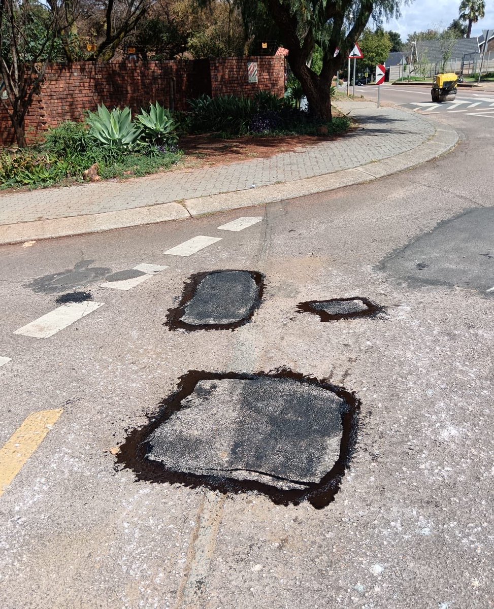 Flora_Monama01's tweet photo. Our road maintenance team has been hard at work, successfully completing repairs on Blinkbaar Street and Grit Avenue, Zwartkop. 

@CityTshwane https://t.co/B8SXnLdcXK