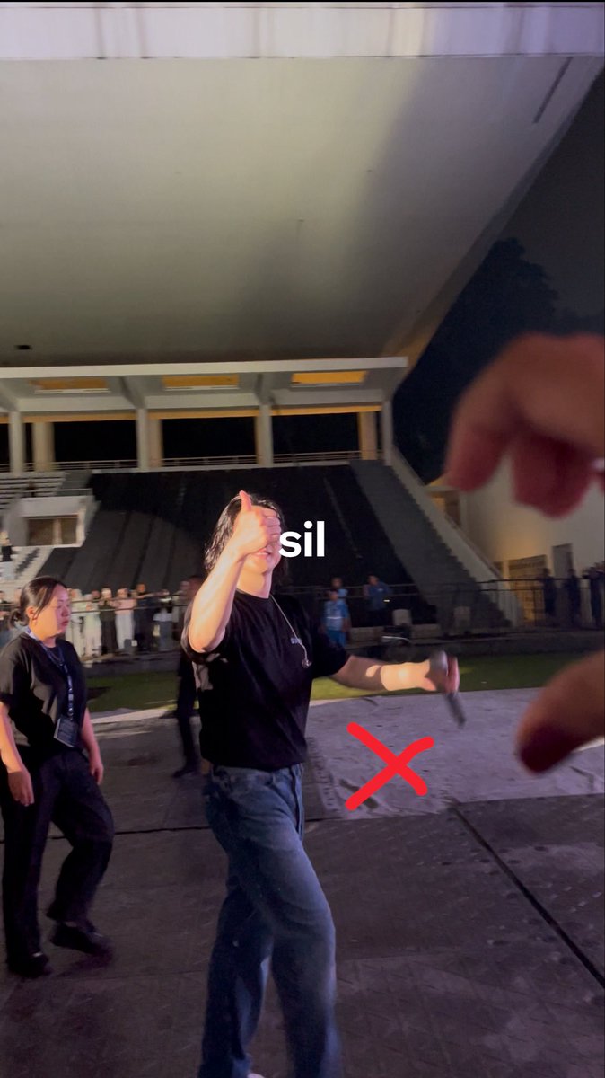 kebayang ga mereka pake cart dengan kondisi jalanannya aja begini??!!!