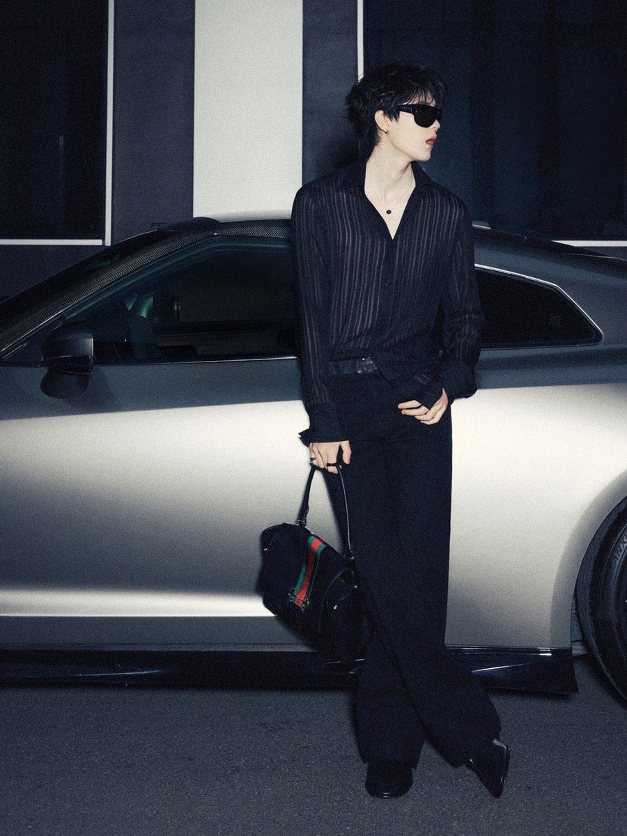 [📸] 260422 | ZhouYiran Studio Update

ออกเดินทางอย่างเป็นอิสระ พกพาความรู้สึกสบาย ๆ ไปด้วย ลุคโมเดิร์นใหม่ สไตล์โดดเด่นจนกลายเป็นจุดสนใจในตัวเอง @周翊然Tz 🔳🔳

 🔗 weibo.com/7242368664/529…

#Zhouyiran #โจวอี้หราน #周翊然