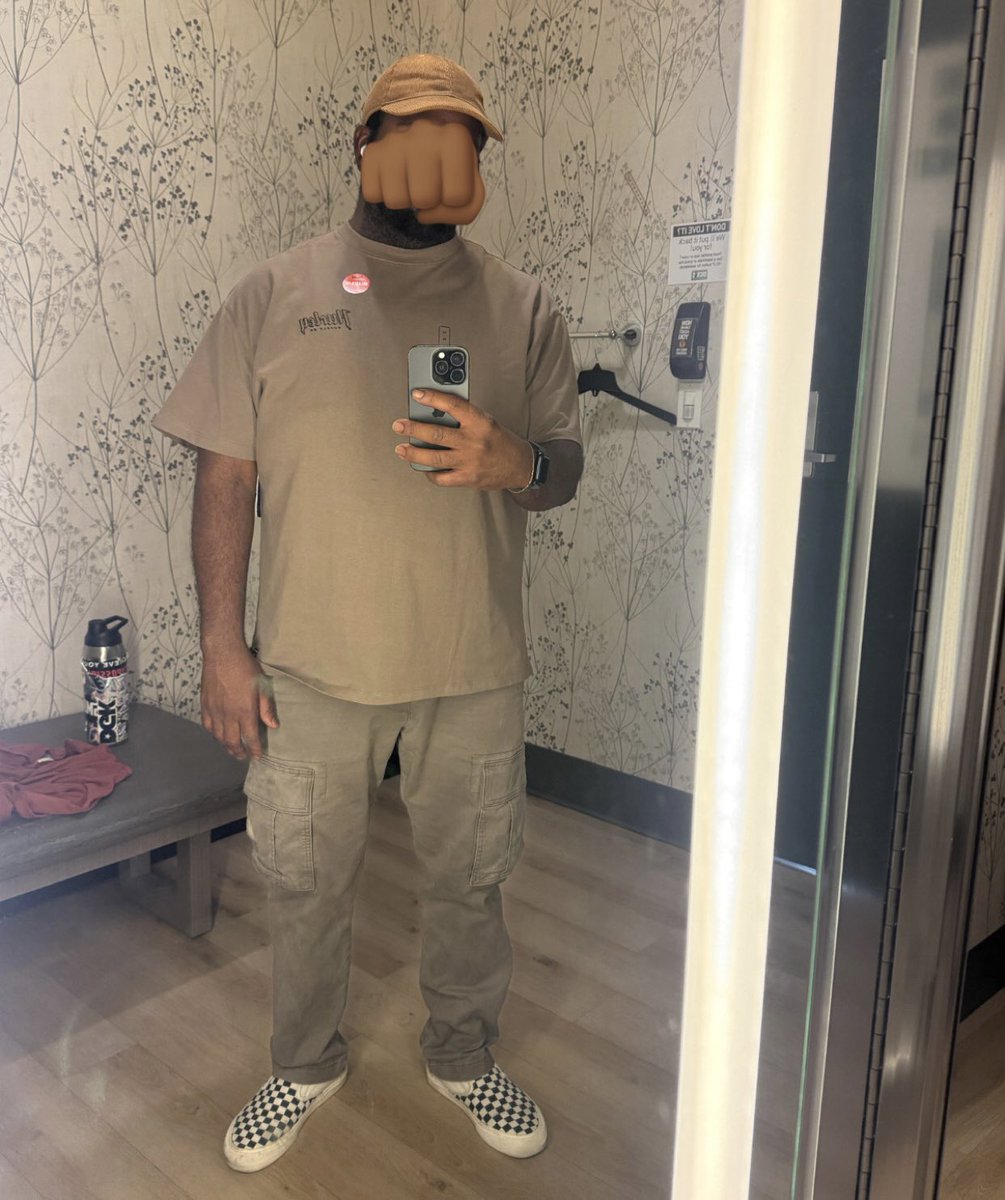 nonxvon's tweet photo. meet me in the fitting room https://t.co/YuCmIp225F