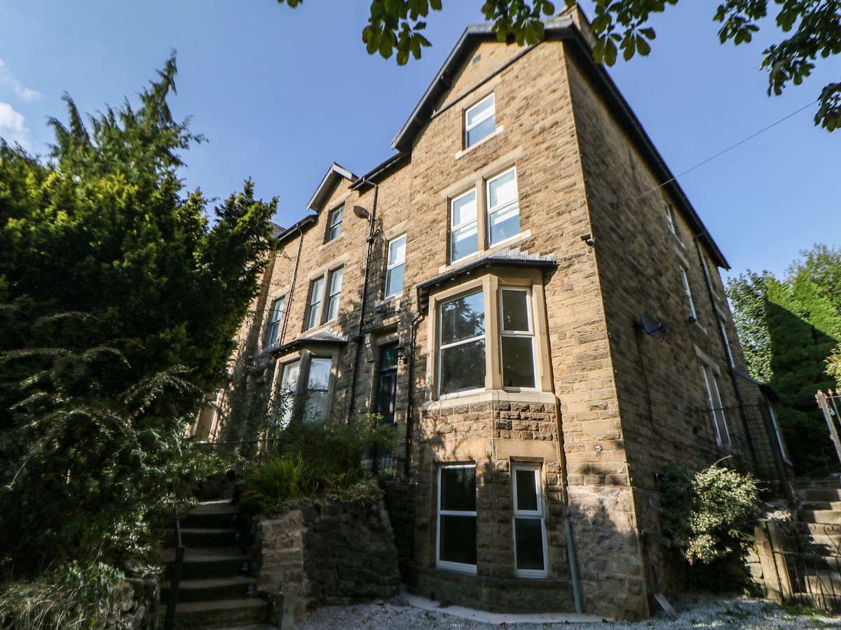 scateringcouk's tweet image. Over four floors. Six bedrooms: 1 x king-size with freestanding bath, hand-held shower, 2 x king-size, 3 x second-floor king-size.
📍 Buxton, Derbyshire

selfcatering.co.uk/england/derbys…

#Buxton #Derbyshire #HolidayCottage #SelfCatering