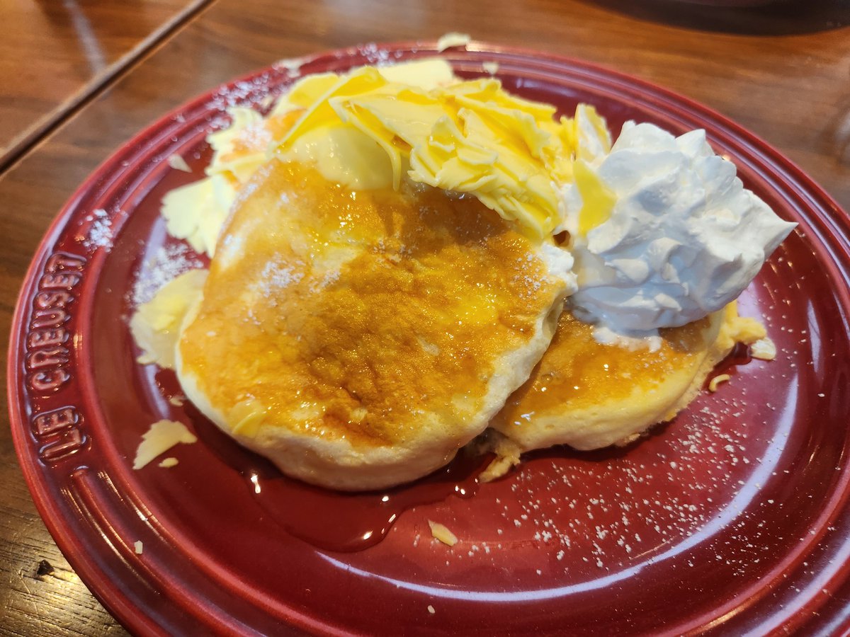 初めて来たぁぁぁ🤗🤗🤗
妹入り込んでポーズとってきたwww

ここのパンケーキメチャうまい😍😍
バターＷ選んだのに、周りに奪われて通常の量になって草