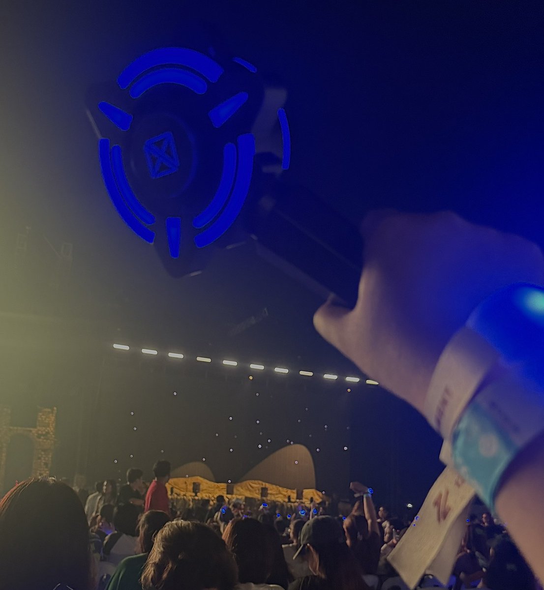 jorgesnic's tweet image. Mag online blue ocean kaya tayo? 🥹

Tweet a photo of your elesbi lit up in blue and use our tags

SEA OF BLUE WITH A'TIN 
@SB19Official #SB19
#FromStartToForeverWithATIN