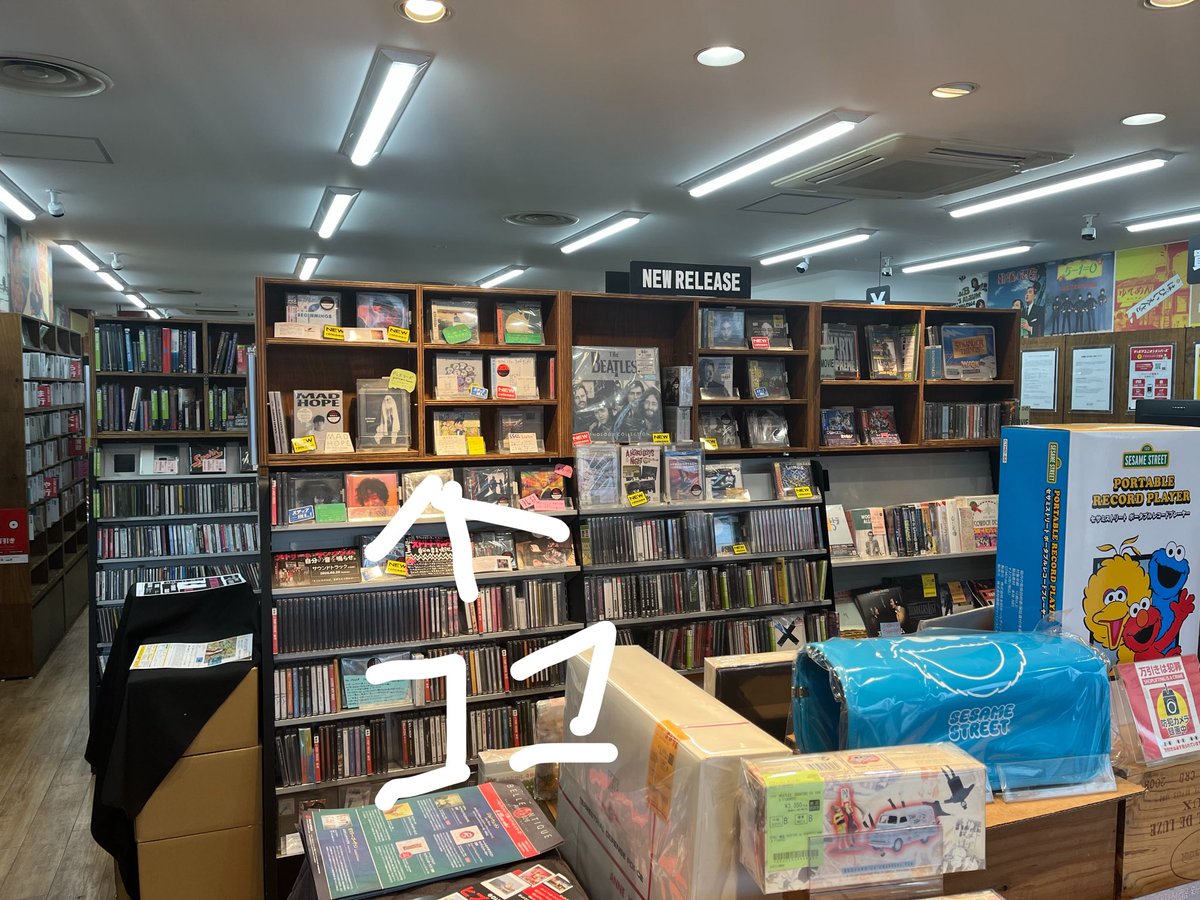 the10kake2's tweet photo. 【はなまる入荷情報①】

💿disk union大宮店💿
@diskunion_dom 

こちらの店舗にお邪魔しまして
手書きPOPを描かせて頂きました😊

入り口入ってすぐのところに
置かせてもらってます✨
とても有難いです🙇‍♂️
本日より展開開始です！
是非寄ってみてください✨ https://t.co/0SNER1MhrN