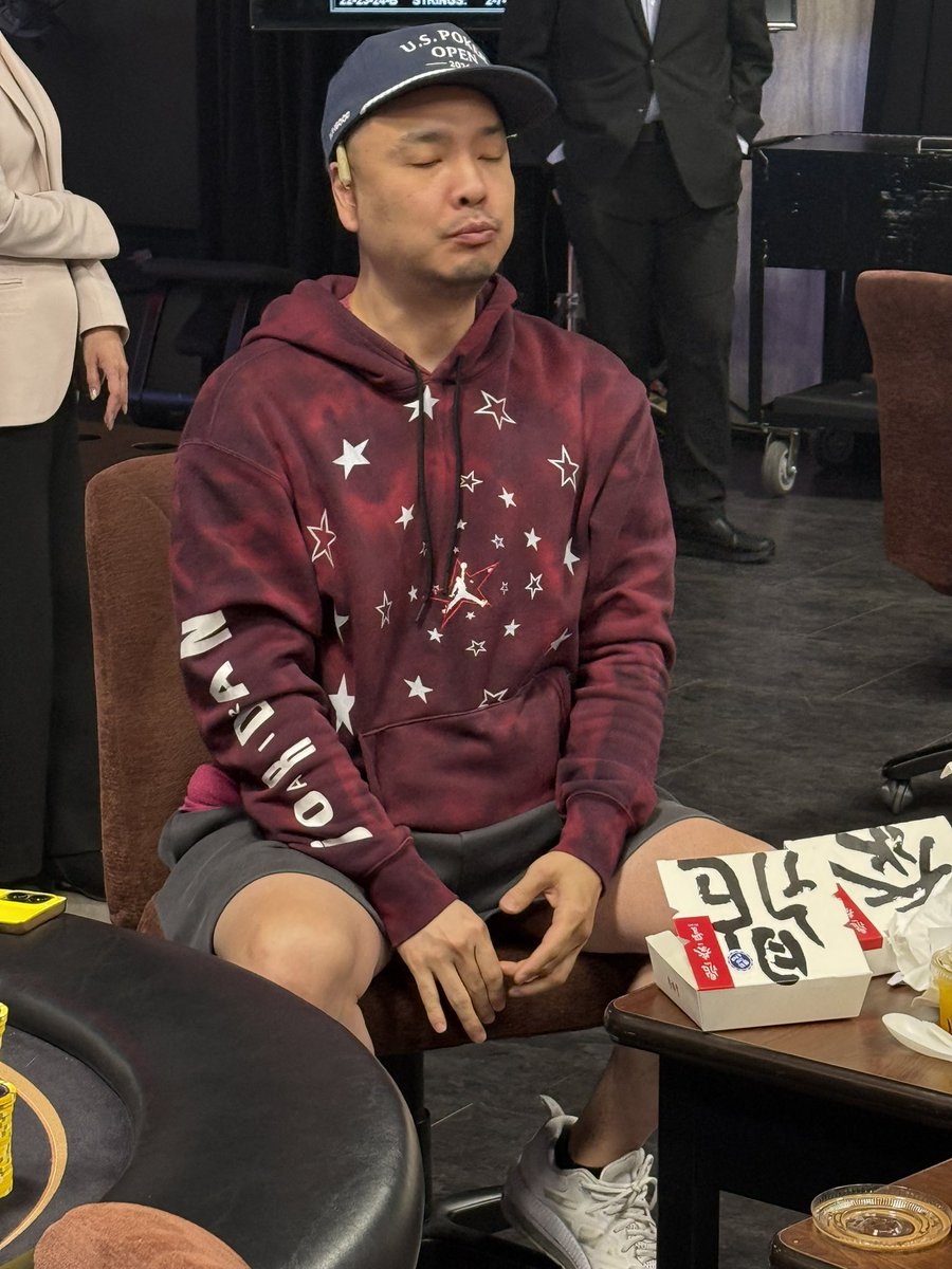 JesseLonis's tweet photo. Joint in the ear, meditating well eating din ti fung. Playing a 25k Chino zen Rheem https://t.co/tMDVuBoXmW