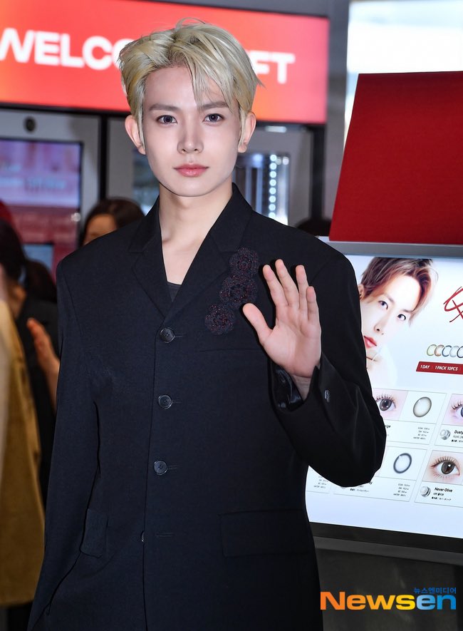 260422 Fotos da imprensa no photocall da Claset

Lindíssimo ✨️✨️

#에반 #EVAN #희승 #HEESEUNG