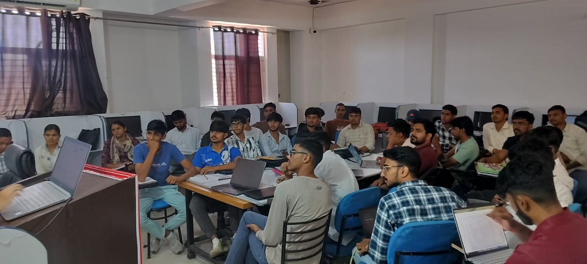ChhotuRamDham's tweet photo. सर छोटूराम धाम में AI Training के नए बैच की शुरुआत 🤖
चौ. छोटूराम धाम, जसिया (रोहतक) में जाट सेवा संघ द्वारा युवाओं को आधुनिक तकनीक से जोड़ने की दिशा में एक महत्वपूर्ण कदम उठाया गया है।
#JatSewaSangh #AITraining #DigitalIndia #YouthEmpowerment #Rohtak #RFT  #SkillDevelopment https://t.co/KwRI9J1hmf