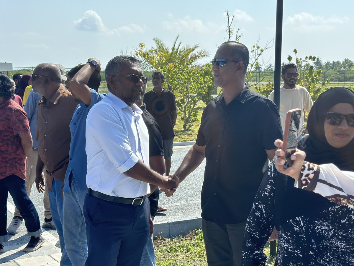 ރައީސް <a href="/MohamedNasheed/">Mohamed Nasheed</a> އަދި އެމްޑީޕީގެ ކުރީގެ ޗެއަރޕާާސަން <a href="/faya_i/">Fayyaz Ismail</a> ކުޅުދުއްފުށި ސިޓީއަށް ވަޑައިގަތުން.

#BoduBadhalu