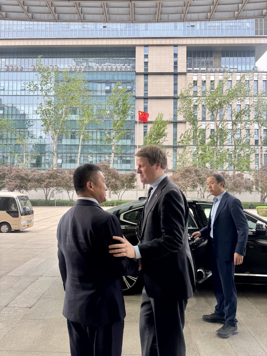 NorwayMFA's tweet photo. Glad to meet with Vice Minister of Finance Liao Min in Beijing. 

Discussed development aid, UN reform and climate change. Agreed the importance of international law. -@AsmundAukrust https://t.co/Ae4WGvYyzK
